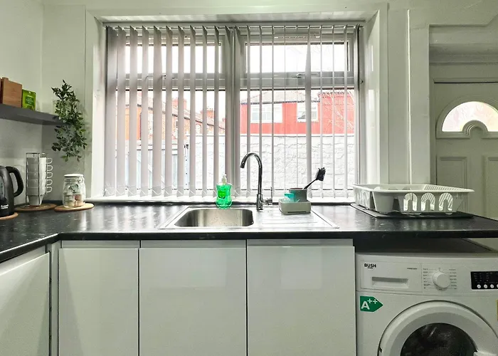 Cosy 3Bdr In Levenshulme-Close To Manchester City Centre And Stockport Town- Free Parking- Wifi