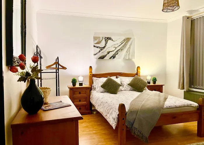 Cosy 3Bdr In Levenshulme-Close To Manchester City Centre And Stockport Town- Free Parking- Wifi