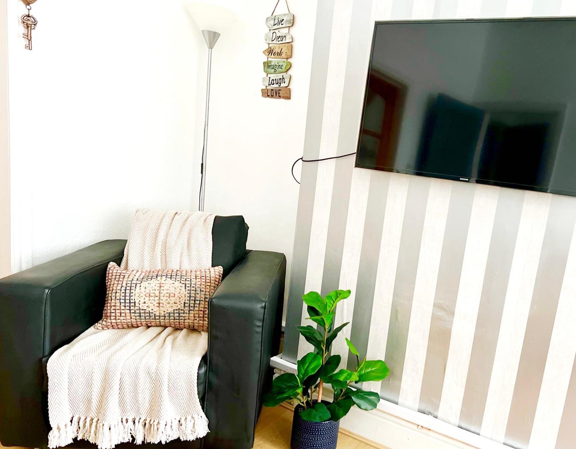 Cosy 3bdr In Levenshulme-close To Centre And Stockport Town- Free Parking- Wifi Hébergement de vacances