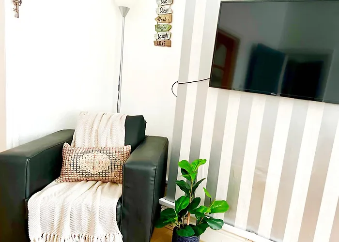 Cosy 3Bdr In Levenshulme-Close To Manchester City Centre And Stockport Town- Free Parking- Wifi